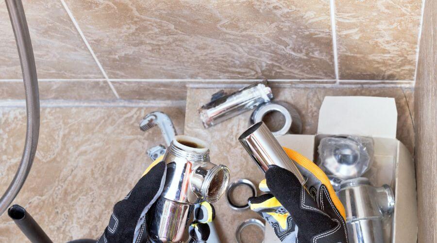 Professional gutter cleaning in Sardis, MS